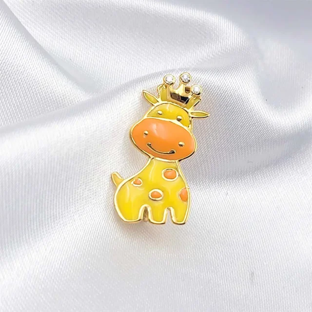 Diamond Giraffe Silver Brooch for baby Gifting